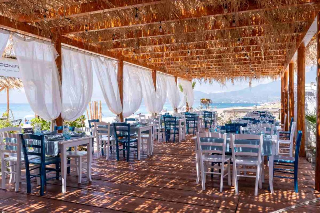 Al Poseidonia Beach Club l’estate dei bambini si vive tra mani in pasta e cartoon in spiaggia